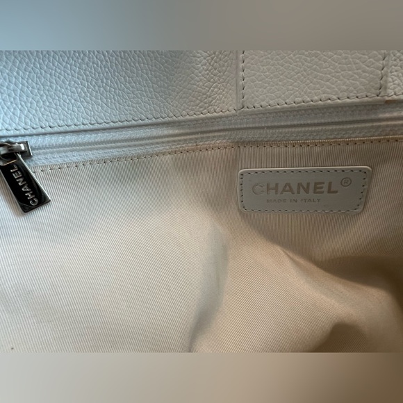‼️👜Chanel Executive White Leather - Women👜‼️ - Picture 9 of 16
